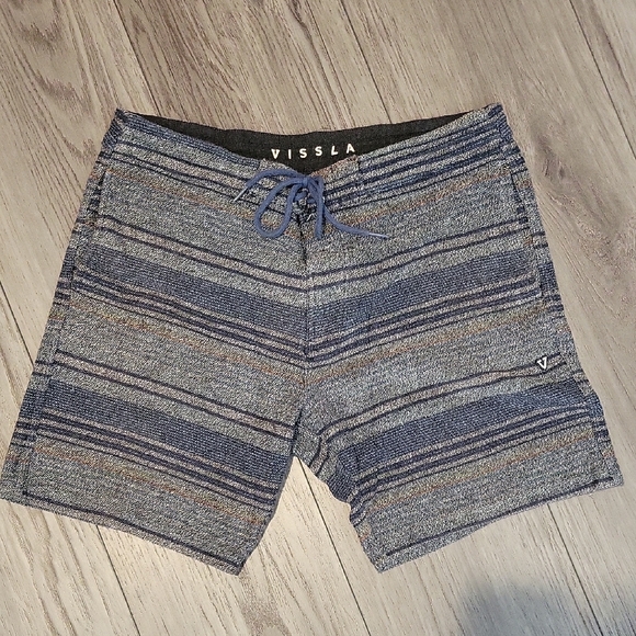 VISSLA Heathered Blue and Gray Shorts - Picture 1 of 4